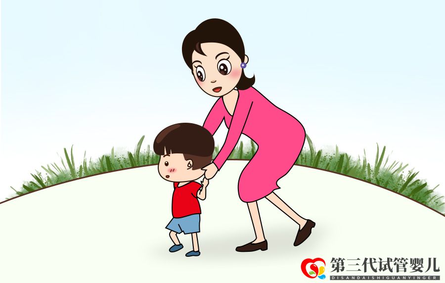 寶寶沒有經歷爬的階段直接會走了，會有問題嗎？(圖1)