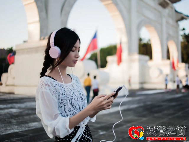 十個方法讓你走出抑郁不吃藥,走出抑郁的最佳方法(圖5) 抑郁患者可與多聽舒緩的音樂