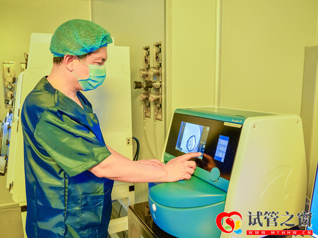 國內(nèi)男性hiv攜帶者精子洗滌試管費用明細,讓你寶寶更健康!(圖1) 艾滋病患者生育需要通過試管助孕