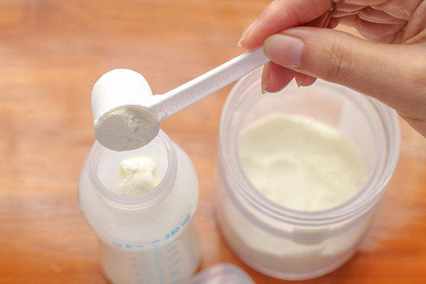 一勺奶粉兌30毫升水